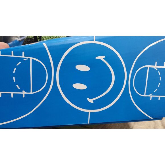 MARKET CHINATOWN MARKET SMILEY BITMAP BASKETBALL 29.5" NIB - Picture 4 of 8